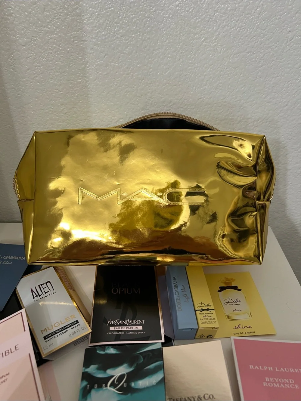 Mac new makeup bag + 23 samples - Picture 9 of 9